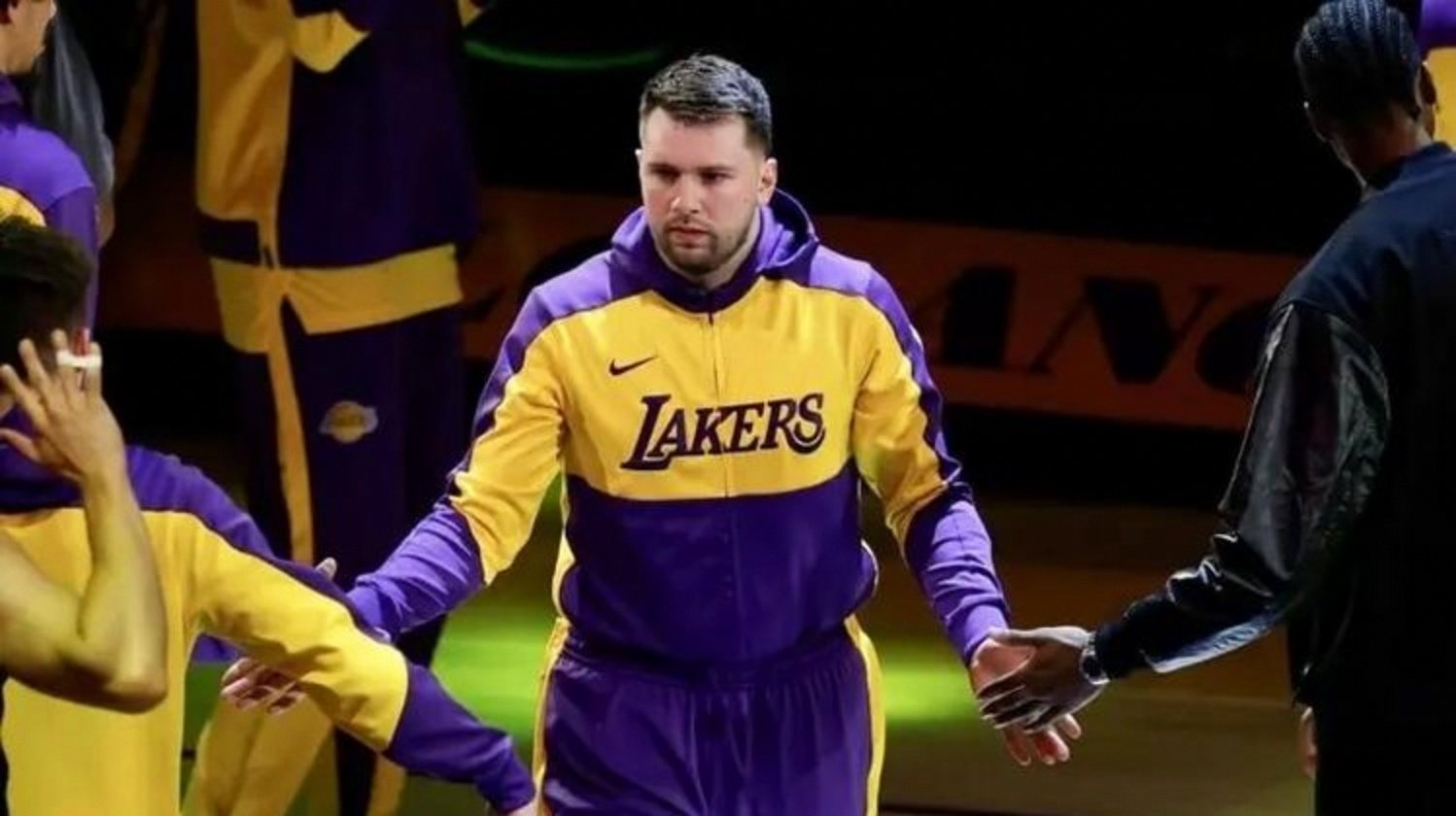 山东队碾压四川队,东契奇状态火热 山东队碾压四川队,东契奇状态火热